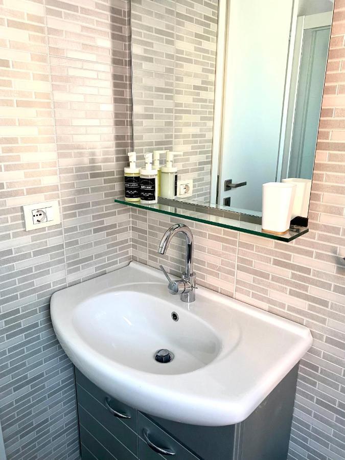 Monolocale Con Terrazzo Alle Porte Di Milano เบรซโซ ภายนอก รูปภาพ